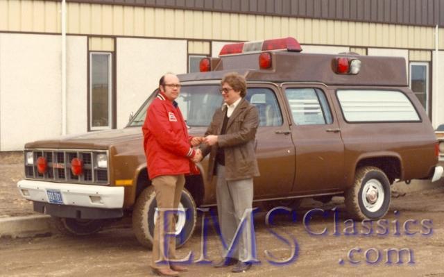 00311A011981GMSuburban,ParksCanada,awfulbrowncolour.jpg