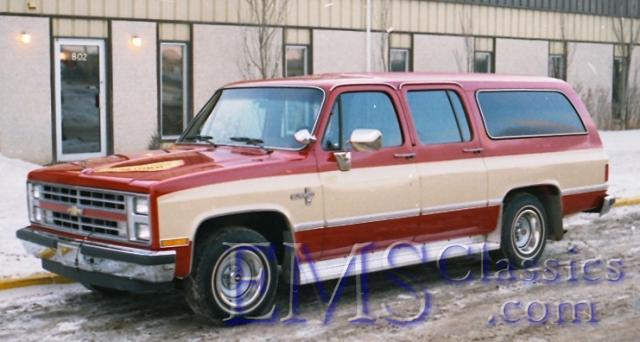00893O01,Peters1986GMSuburbansoldtoFlinFlonMBFireChief.jpg