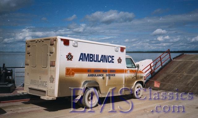 01211S01,1988GM,StJohnAmbulance,RaeEdzoNT,Kensmotorcyclewasinback.jpg