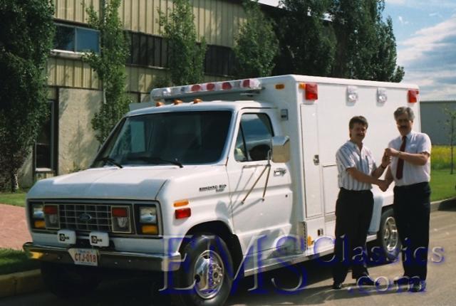 01533S011990Ford,MedicineHatAB.jpg