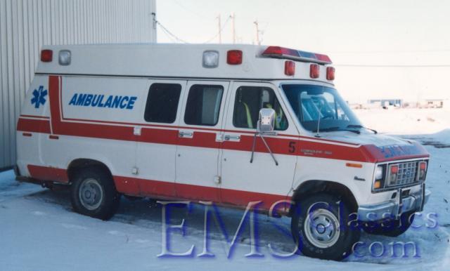 02521A1987SentinelFord,WDAmbulance,NorthBattlefordSK.jpg