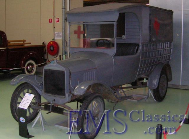 1921ModelTFord,RodeKruiswagen,DenHartoghFordMuseum,Netherlands.JPG