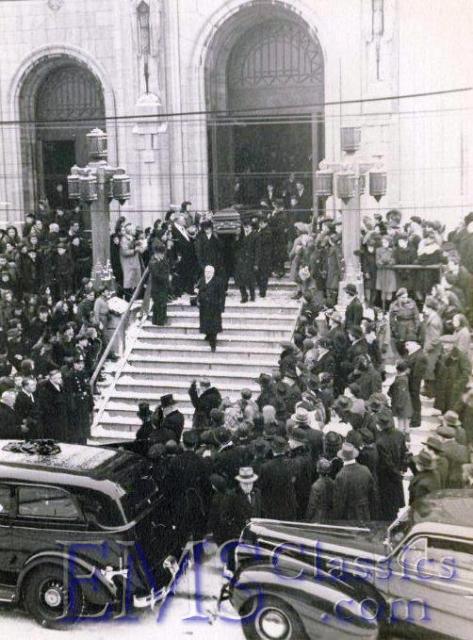 1934PierceArrow01FuneralOfJAGuilbault,Montreal,phJCMarcoux.jpg