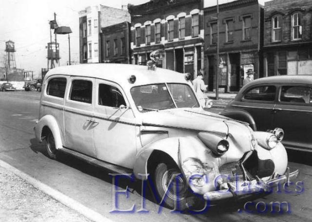 1940Pontiac,ChicagoIL,photoLouisBernhardt.jpg