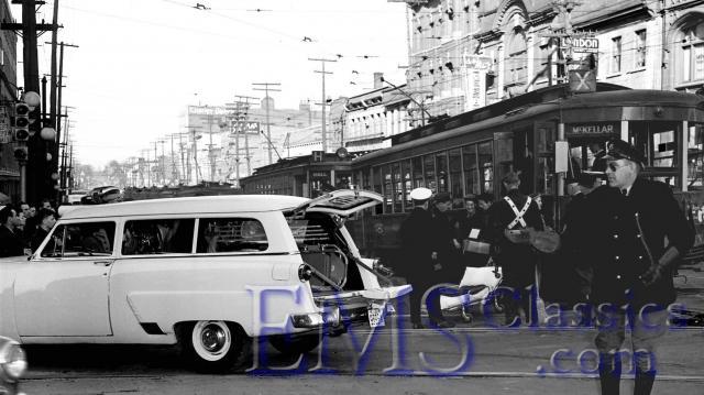1953Ford,ExclusiveAS06,OttawaON,photoOttawaCityArchives.jpg