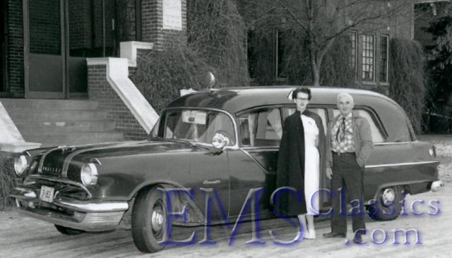 1955BarnettePontiac02,NorthBattlefordSK,photoLesGuthrie,NorthBattlefordCityArchives.jpg
