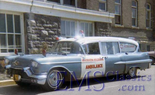 1957SuperiorCadillac,addedtheirownlights,WinnipegMB,photoTerryLange.jpg
