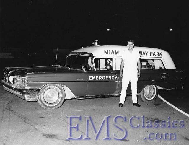 1959MemphisPontiac,MiamiSpeedway.RLitton.jpg