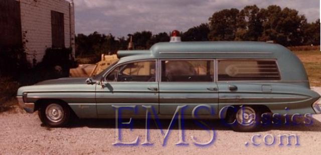 1961CotnerBevingtonOldsmobile,IA,photoCaryLivingston.jpg