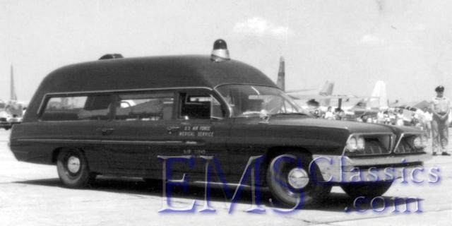 1961MemphisPonitac01,SelfridgeAirForceBase,DetroitMI,photoWaltMcCall.jpg