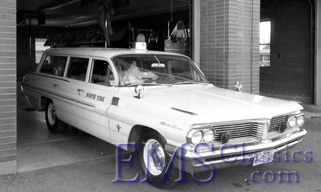 1962Pontiac,NorthYork,TorontoON,photoBruceNewton.jpg