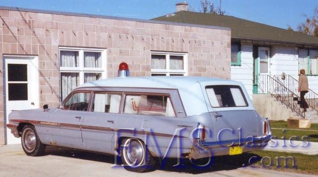 1962SuperiorPontiac,AB,KenSawatskyatfrontdoor.jpg