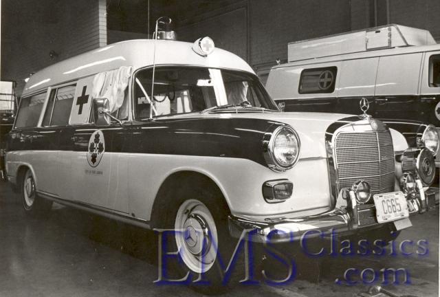 1966BinzMercedes04phPeteAspinall.jpg