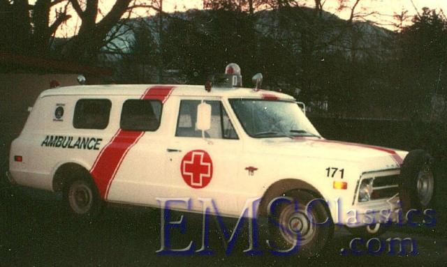 1971ChevroletSuburban,VictoriaBC,photoBillLeverett.jpg