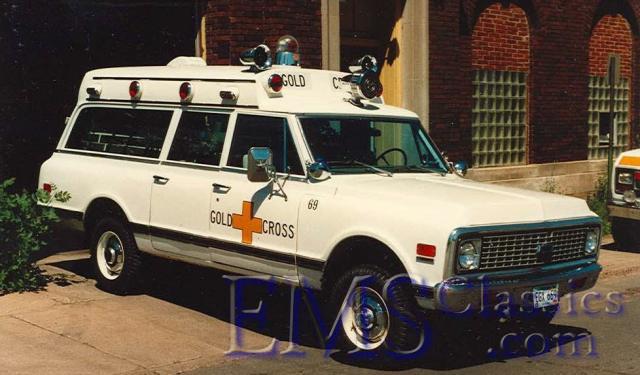 1971NationalChevroletSuburban4X4,GoldCross,RochesterMN,photoDrRogerWhite.jpg