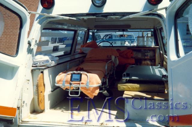 1971StrathroyGMSuburban03,ThamesValleyLondonON,photoRomanChorostil.jpg
