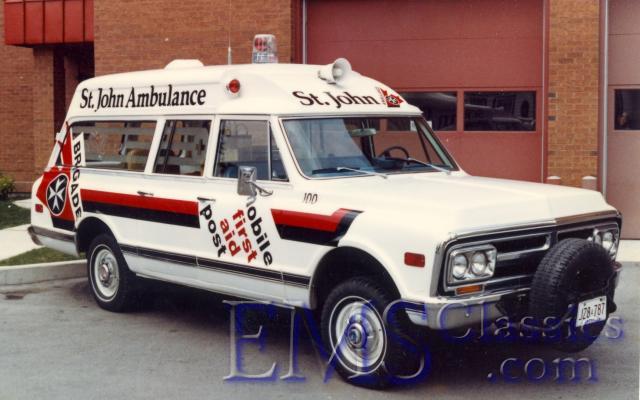 1971StrathroyGMSuburban4X402,StJohn,LondonON.jpg