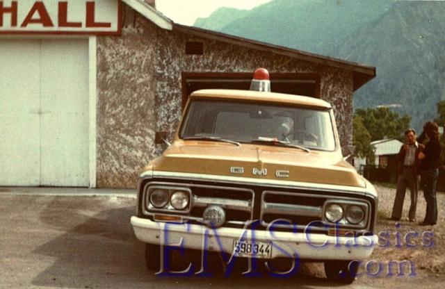 1972GMCSuburban,LillooetBC02,photoBillLeverett.jpg