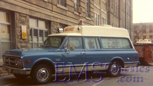 1972StrathroyGMSuburban,WhitesFH,NeepawaMB,photoTerryLange.jpg