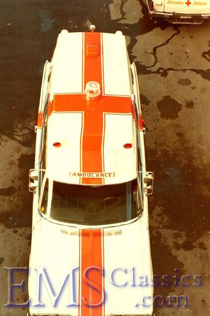 1973SuperiorPontiacwithnewBCcolourscheme,Metro,VancouverBC,photoBillLeverett.jpg