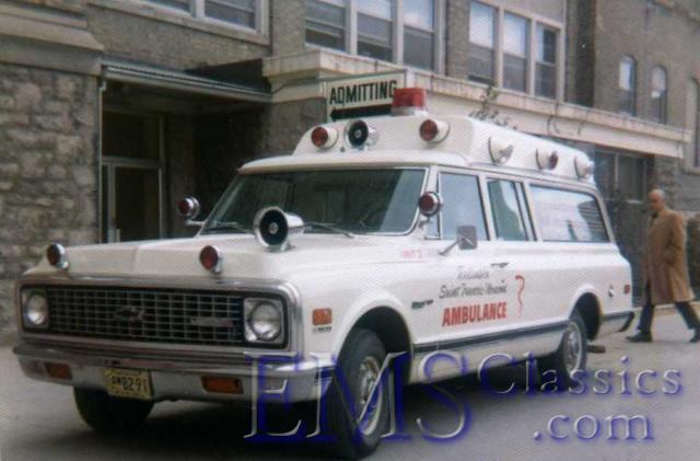 1973WayneGMSuburban01,WinnipegMB,photoTerryLange.jpg
