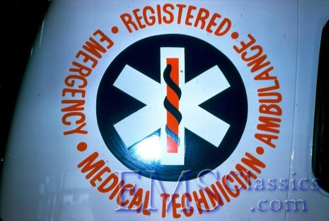 197421NewEMTlogospaintedontoCrescentambulances.jpg