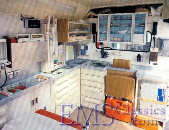 1980sBinzMercedes,DoctorsEmergencyAmbulance03.jpg