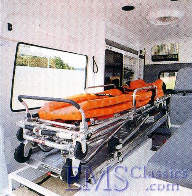 2002BinzMercedesKrankentransportA200202.jpg