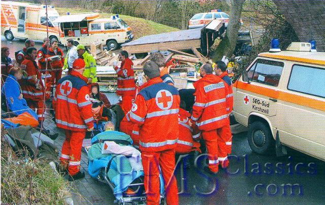 2004Germanyouthmustchoose2yrsmilitaryorbulance,photoRettungsMagazin.jpg