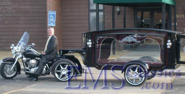 2009Harleyhearse01,TopekaKS,photoBruceCastle.jpg
