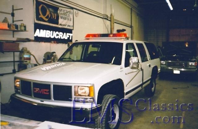 690SA011992AmbucraftGMSuburban,NorthlandsColiseum,EdmontonAB.jpg