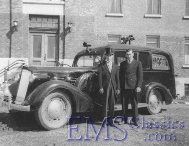 x1936Packard,GaspeHospital,phMuseeDeLaGaspesieNoRestriction.jpg