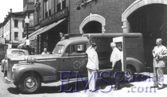 x1942HenneyPackard,CincinnatiFD,phWaltMcCall.jpg