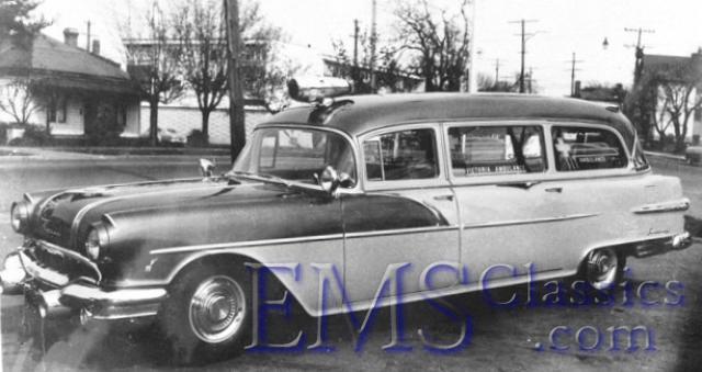 x1956SuperiorPontiac,VictoriaAS,phLynnKlein.jpeg